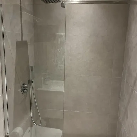 Sunlake Τίρανα
