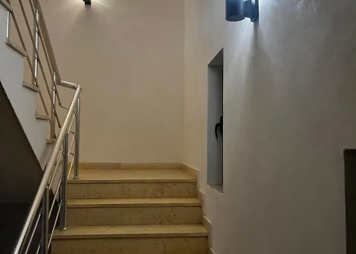 ゲストハウス Sunlake ティラナ